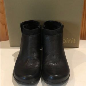 Easy Spirit black booties